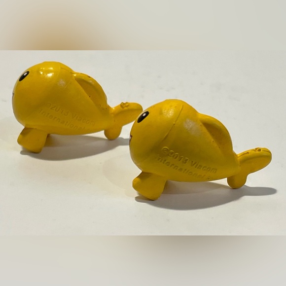 2 Vintage Bubble Guppies Small Toys Action Figures Toys - Cake Topper - Diorama - Picture 3 of 5